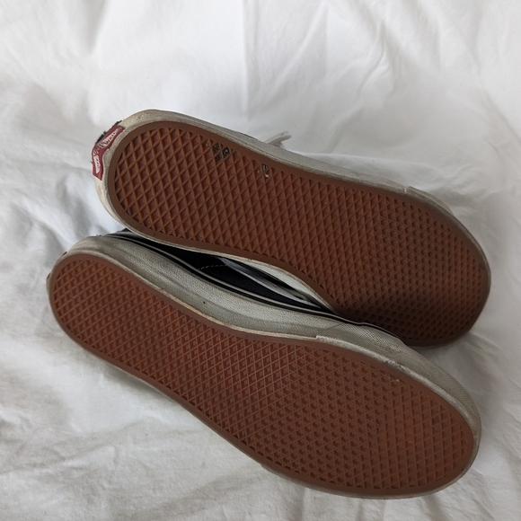 Vans Classic High Top Skate Shoes - Picture 7 of 9